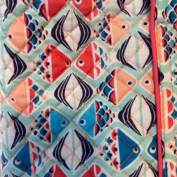 Vera Bradley NWT Iconic Vera Tote - Picture 6 of 9